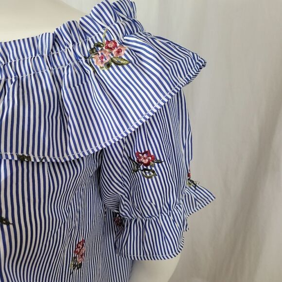 Active USA Blue and White Striped On/Off Shoulder Embroidered Top - Picture 5 of 8